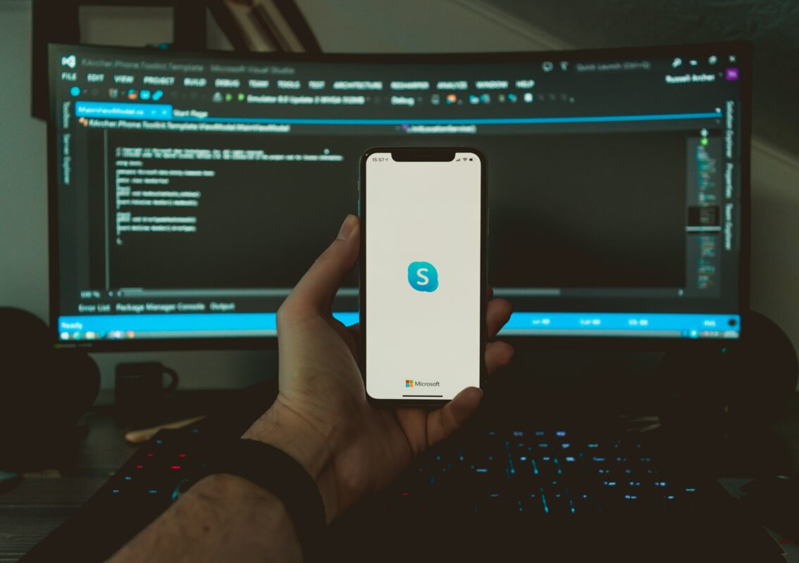 Monitor Phone via Tracking and Hacking
